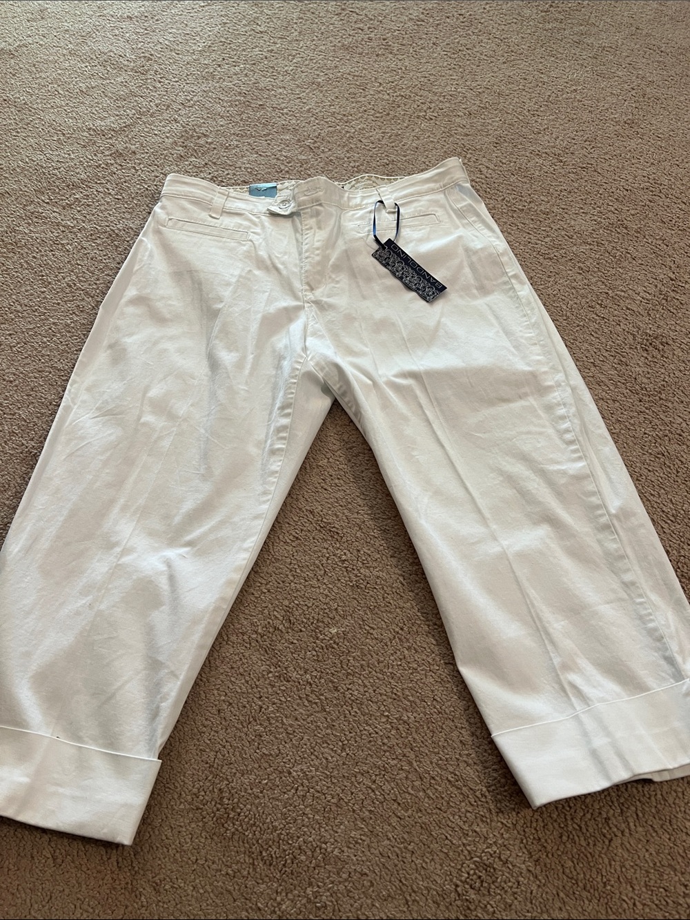 Bandolino White Women's Capris with Cuffed Hem Detail